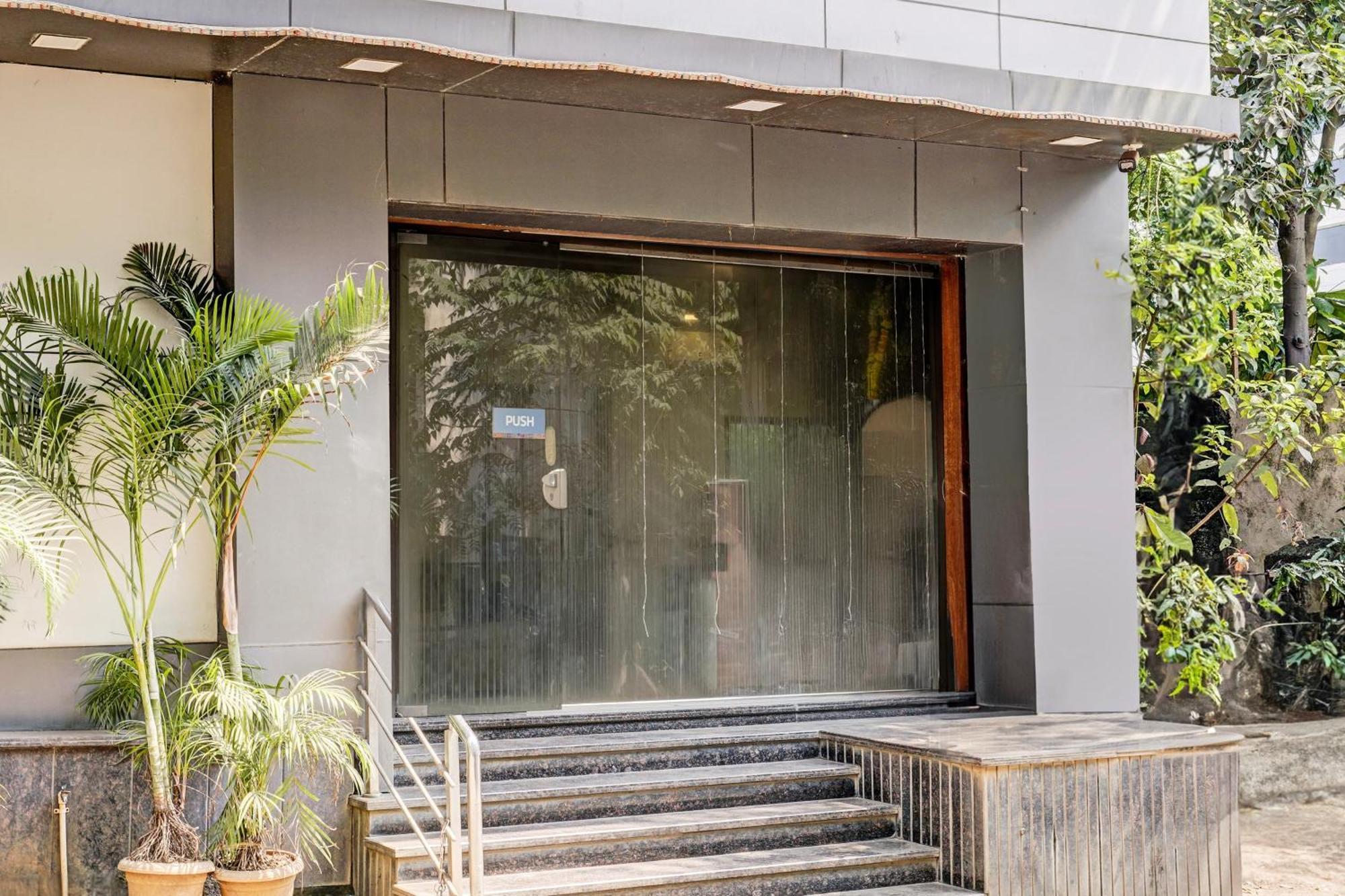 Airport Metro Hotel Mumbai Exterior photo