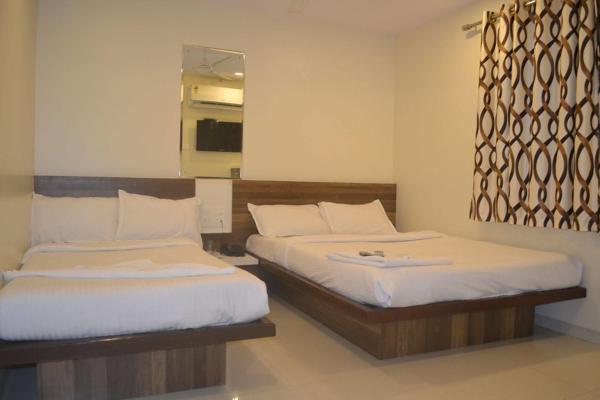 Airport Metro Hotel Mumbai Exterior photo
