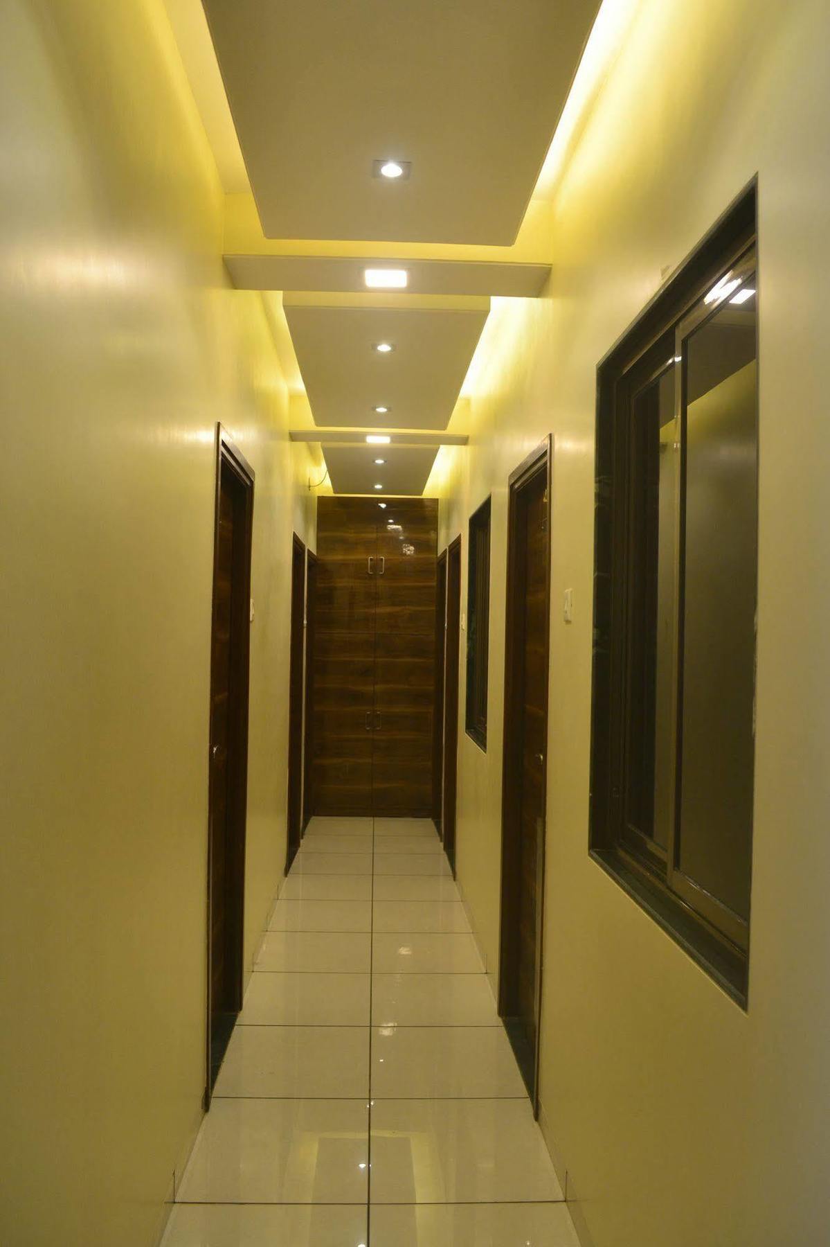 Airport Metro Hotel Mumbai Exterior photo